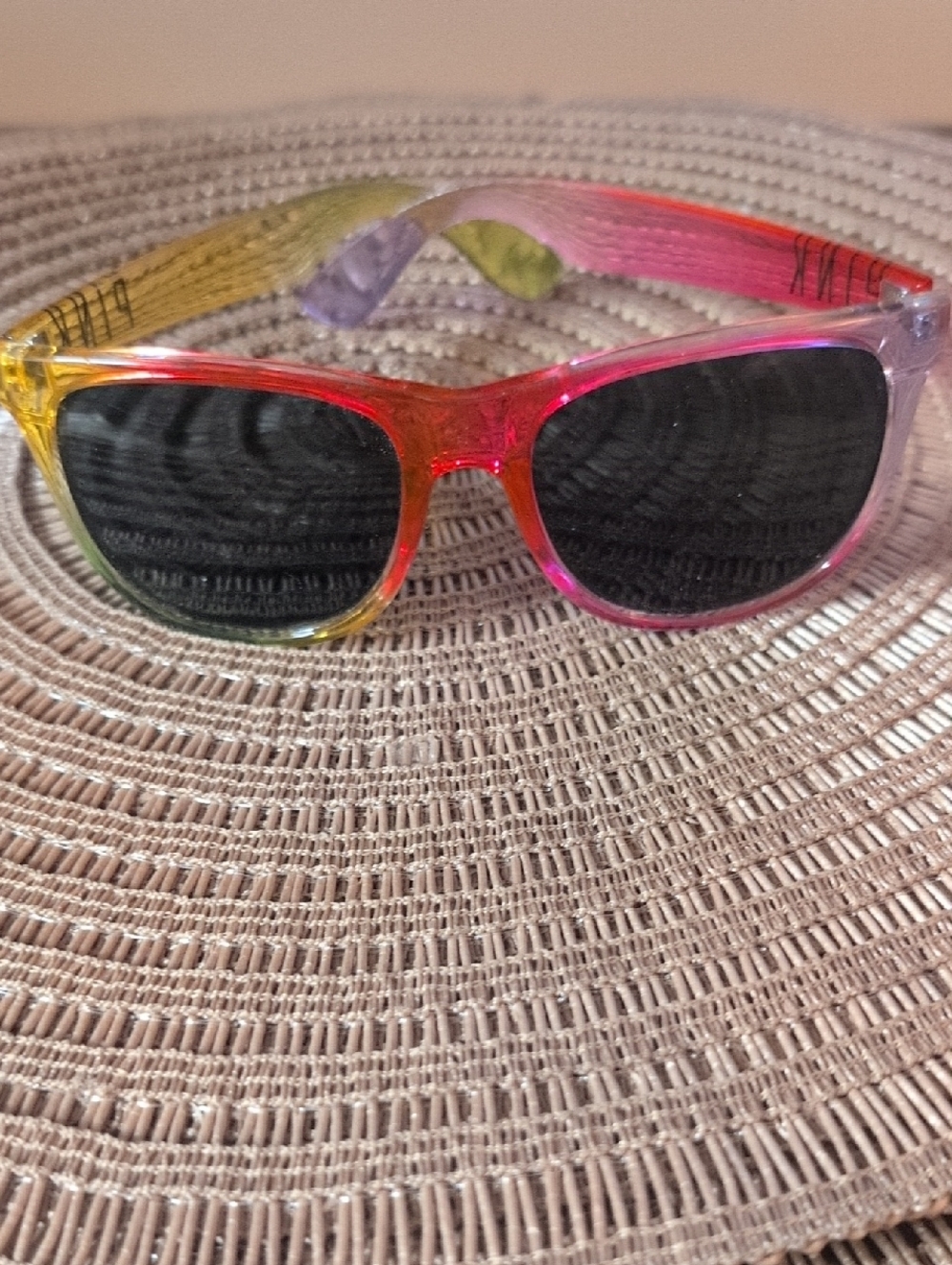 VTG Pink Rare Colorful Ombre Wayfarer Sunglasses - Pink Yellow Green